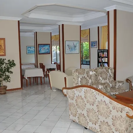 Juniper 2* إتْشميلير