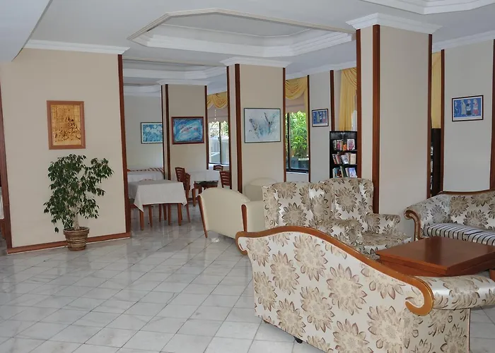 Juniper 2* إتْشميلير